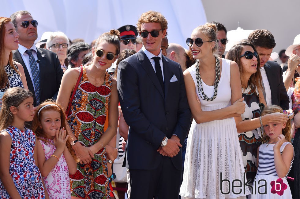 Pierre Casiraghi, Beatrice Borromeo y Carlota Casiraghi en el 10 Aniversario de Ascenso al trono