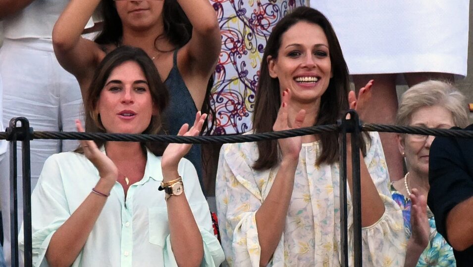 Lourdes Montes y Eva González en una corrida de toros con Fran y Cayetano Rivera