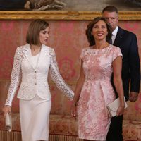 La Reina Letizia y la Primera Dama de Rumanía en un almuerzo en el Palacio Real