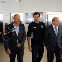 Iker Casillas paseando por el Estadio Dragão de Oporto