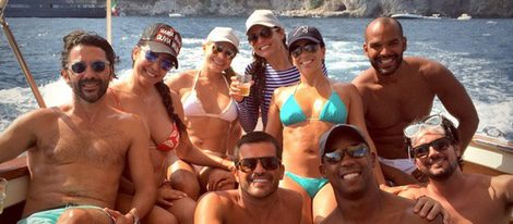 Eva Longoria en barco con sus amigos