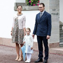 Victoria de Suecia con los Príncipes Daniel y Estela en su 38 cumpleaños