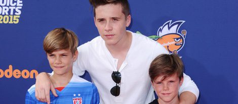 Brooklyn, Romeo y Cruz Beckham en la entrega de los Kids Choice Sports Awards 2015