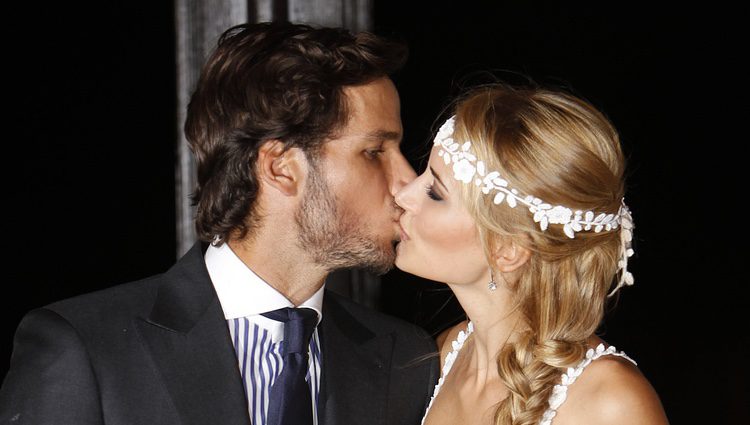 Alba Carrillo y Feliciano López se besan en su boda