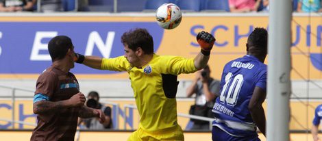 Iker Casillas en su debut con el Oporto