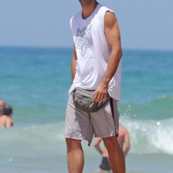 Hugo Silva en una playa de Cádiz