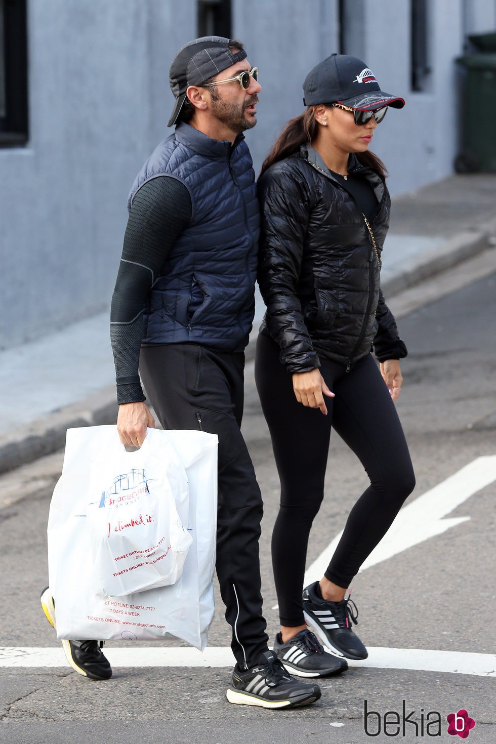 Eva Longoria y su novio José Antonio Baston de compras por Sidney