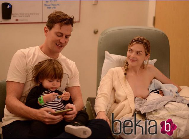 Jaime King junto a su familia