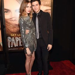 Cara Delevingne y Nat Wolff en la premiere de 'Ciudades de Papel' en Nueva York