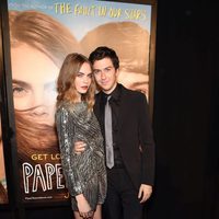 Cara Delevingne y Nat Wolff en la premiere de 'Ciudades de Papel' en Nueva York