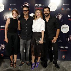 Ana Polvorosa, Hugo Silva, Blanca Suárez y Antonio Velázquez en el concierto de Raphael en Madrid