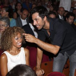 Hugo Silva y Mary Ruiz, muy felices en el concierto de Raphael en Madrid