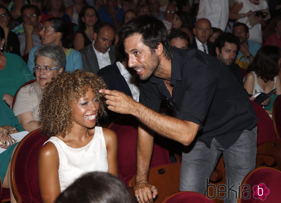 Hugo Silva y Mary Ruiz, muy felices en el concierto de Raphael en Madrid