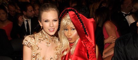 Taylor Swift y Nicki Minaj en los premios Grammy 2012