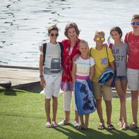 La Reina Sofía con sus nietos Pablo, Juan, Miguel e Irene Urdangarín y Victoria Federica en Mallorca