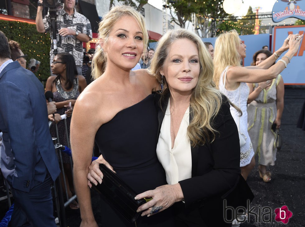 Christina Applegate y Beverly D'Angelo en el estreno de 'Vacation' en Los Angeles