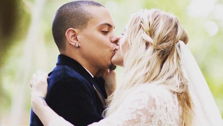 Evan Ross y Ashley Simpson, juntos en el día de su boda