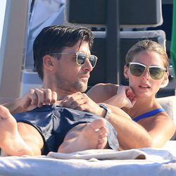 Olivia Palermo y su marido Johannes Huelbs muy cariñosos durante sus vacaciones 