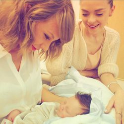 Taylor Swift conocer a su ahijado Leo Thames