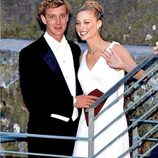 Pierre Casiraghi y Beatrice Borromeo saludando a los invitados en su boda