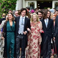 Marta Marzotto, abuela de Beatrice Borromeo, junto a algunos de sus nietos