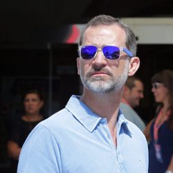 El Rey Felipe con gafas de sol en su primera aparición en la Copa del Rey de Vela 2015