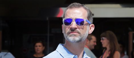 El Rey Felipe con gafas de sol en su primera aparición en la Copa del Rey de Vela 2015