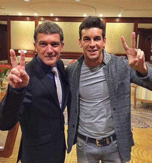 Antonio Banderas y Mario Casas en Chile