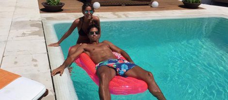 Ana Boyer y Fernando Verdasco en su piscina