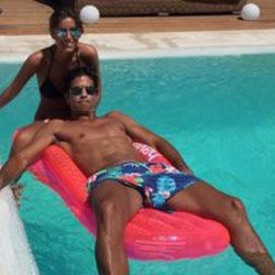 Ana Boyer y Fernando Verdasco en su piscina