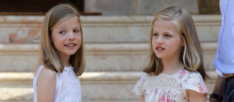 La Infanta Sofía y la Princesa Leonor en su posado de verano en Marivent 