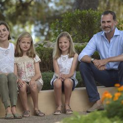 Los Reyes Felipe y Letizia, la Princesa Leonor y la Infanta Sofía en Marivent