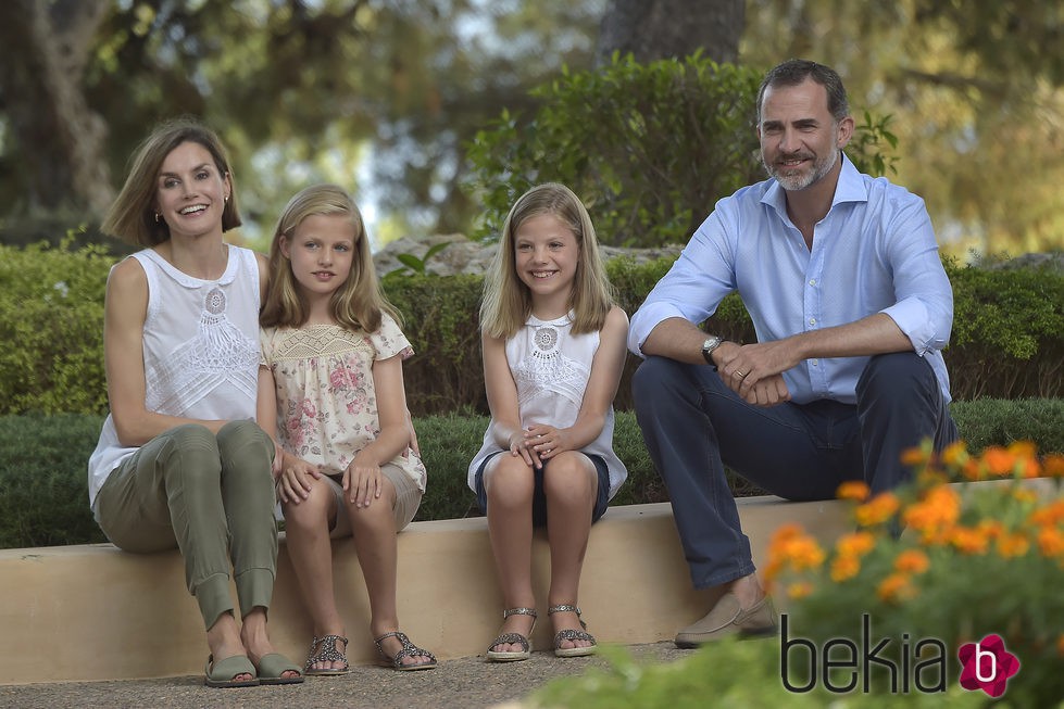 Los Reyes Felipe y Letizia, la Princesa Leonor y la Infanta Sofía en Marivent