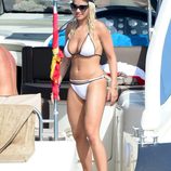 Rita Ora a bordo de un yate en Ibiza