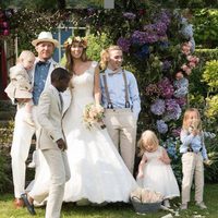 Jacqui y Guy Ritchie en su boda junto a sus cinco hijos