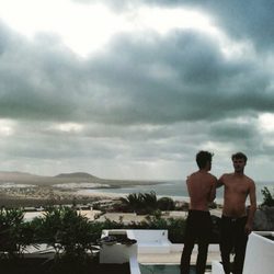 Jon Kortajarena y Clement Chabernaud con el torso desnudo en Lanzarote