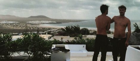 Jon Kortajarena y Clement Chabernaud con el torso desnudo en Lanzarote