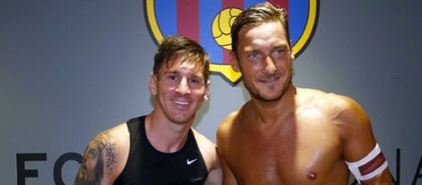 Leo Messi y Totti lucen abdominales