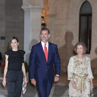 Los Reyes Felipe y Letizia y la Reina Sofía en la recepción a las autoridades y sociedad balear en Mallorca