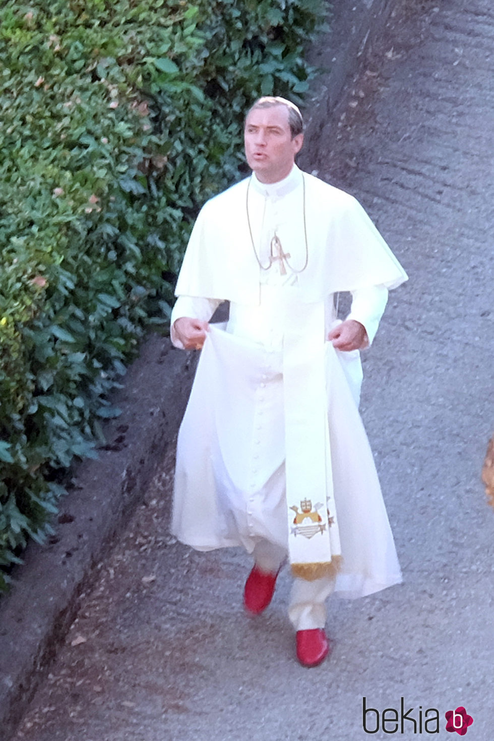 Jude Law en el rodaje de la miniserie 'The Young Pope' en Roma