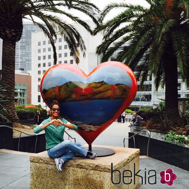 Lara Álvarez mandando amor desde San Francisco