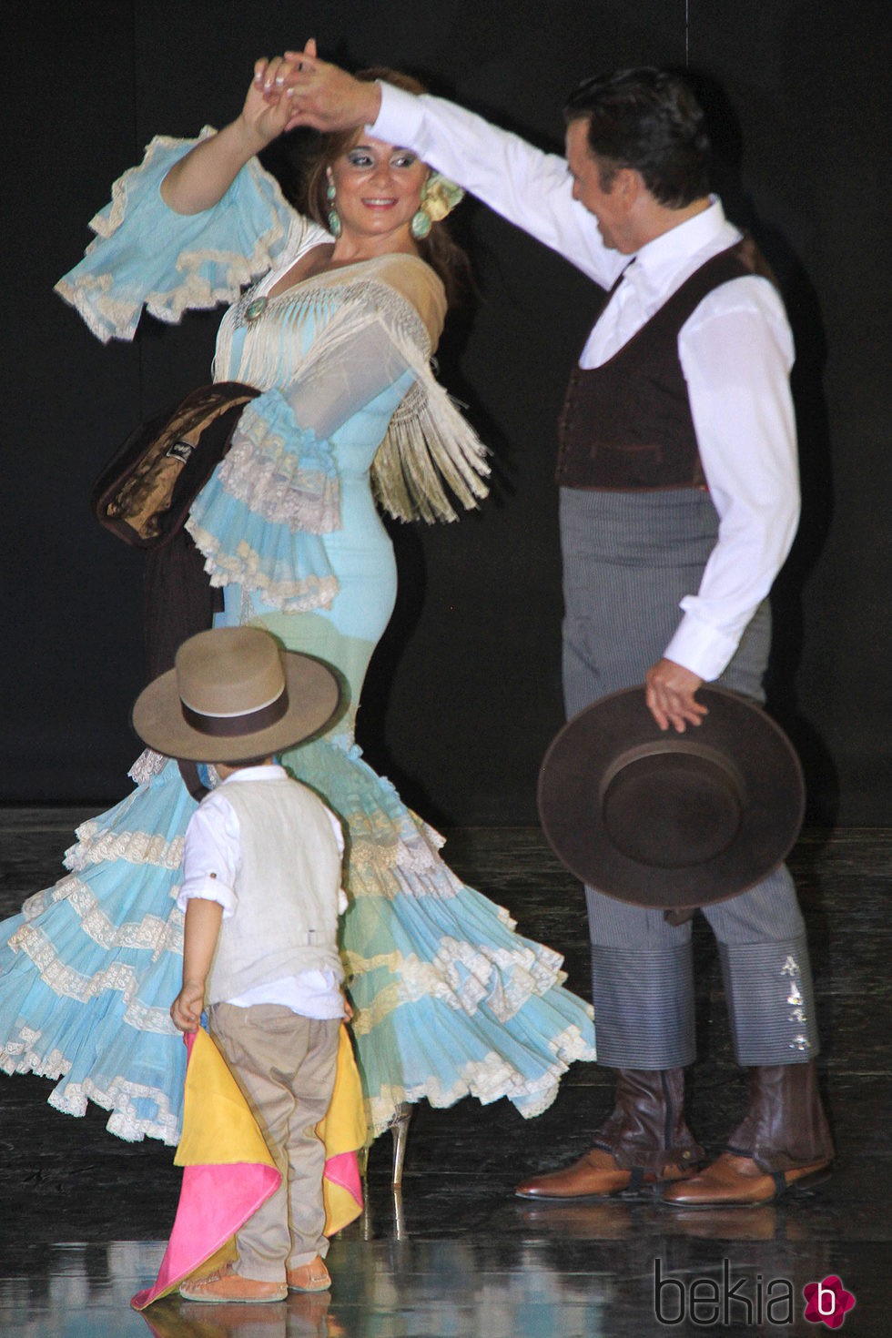 José Ortega Cano y Ana María Aldón bailando en un desfile benéfico en el Puerto de Santa María