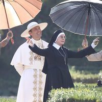 Jude Law y Diane Keaton en el rodaje de 'The Young Pope' en Roma