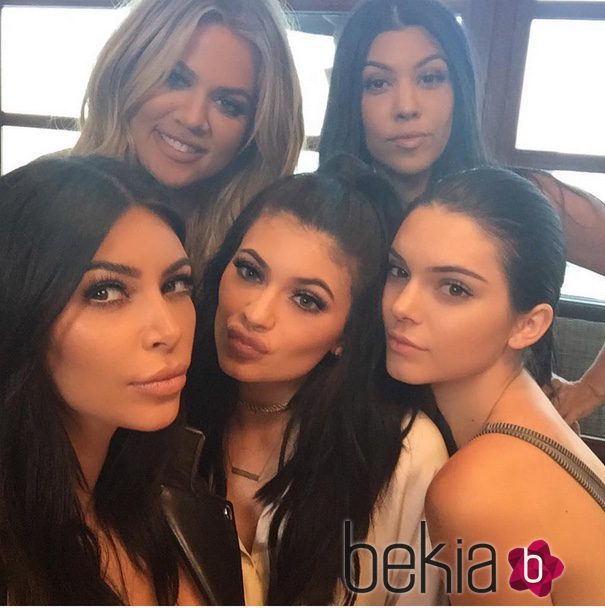 Kim Kardashian, Khloe Kardashian, Kourtney Kardashian, Kendall Jenner y Kylie Jenner de fiesta