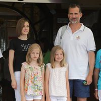 Los Reyes Felipe y Letizia, la Princesa Leonor y la Infanta Sofía en la última jornada de la Copa del Rey de Vela