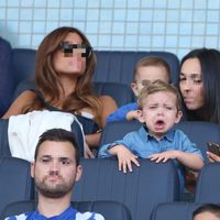 Martín Casillas llora junto a Sara Carbonero en el partido Porto-Napolés