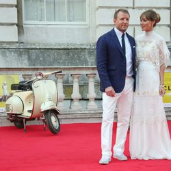 Jacqui y Guy Ritchie cómplices en la premiere de 'Operación U.N.C.L.E.'