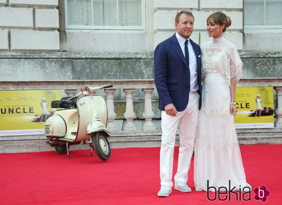 Jacqui y Guy Ritchie cómplices en la premiere de 'Operación U.N.C.L.E.'