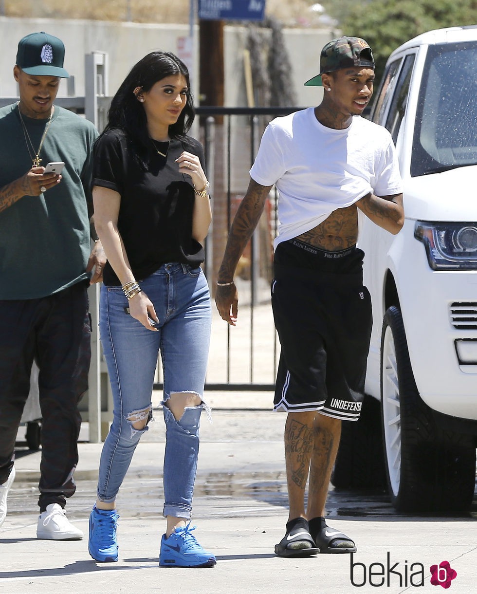 Kylie Jenner y Tyga a la salida de un hospital en Los Ángeles