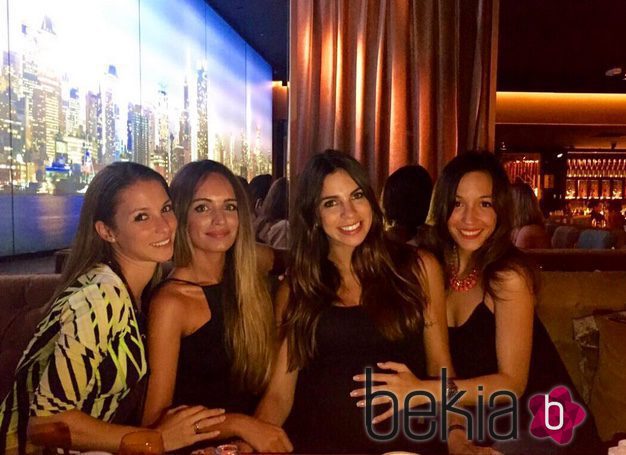 Carolina Martín, Romarey Ventura, Melissa Jiménez y Anna Ortiz, juntas de fiesta